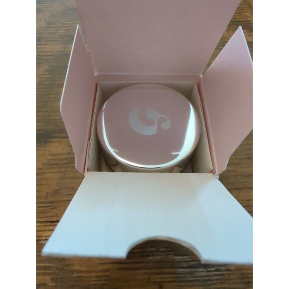 Glossier STRETCH Balm Concealer color (Medium 5 ) 4.8g/0.17oz - Picture 4 of 4